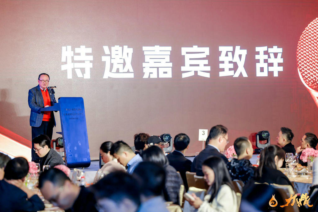 我会陈越华会长与各副会长应邀出席广州鼎力传媒战略签约仪式暨新闻发布会 (2).jpg