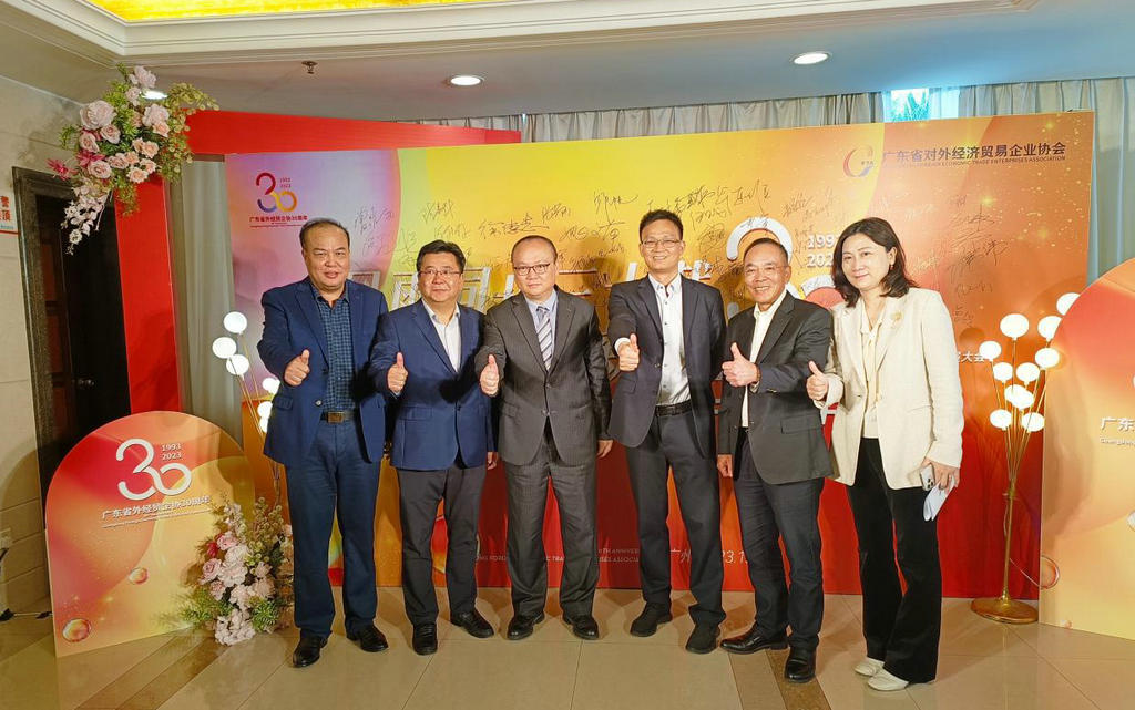 我会陈越华会长应邀出席广东省对外经济贸易企业协会第七届第二次会员大会 (2).jpg