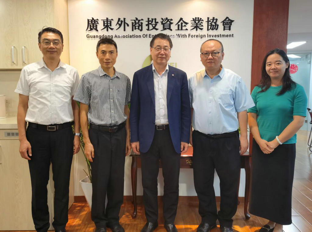 我会陈越华会长会见中协原高强副会长 (2).jpg
