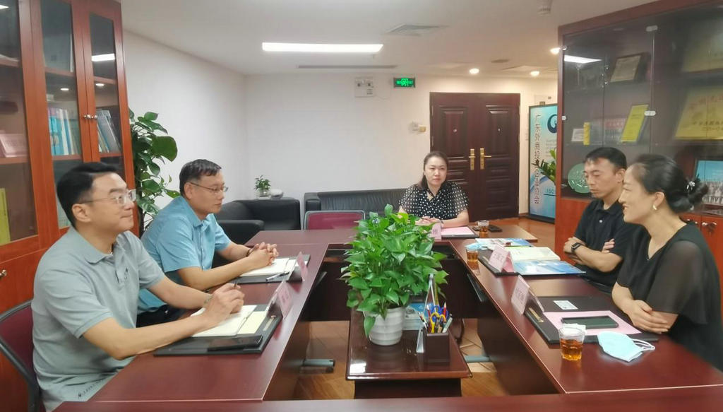 我会接待黑龙江省商务厅及外商协会来访.jpg