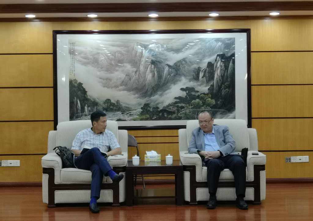 陈越华会长会见美孚化工潘总一行.jpg