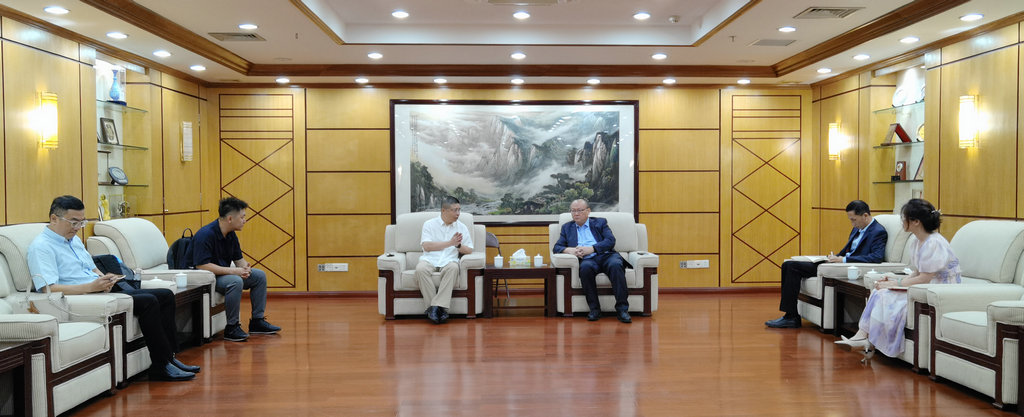 陈越华会长会见味驰品食集团总裁钟廷毅一行.jpg