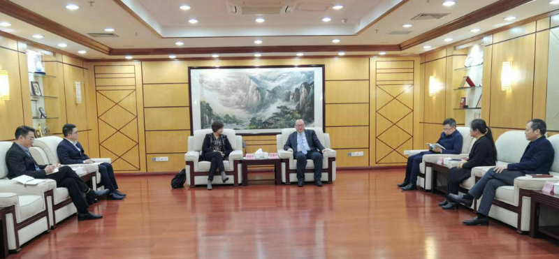 我会陈越华会长会见路易达孚集团北亚区副总裁兼公共事务部总经理孙咏华一行.jpg