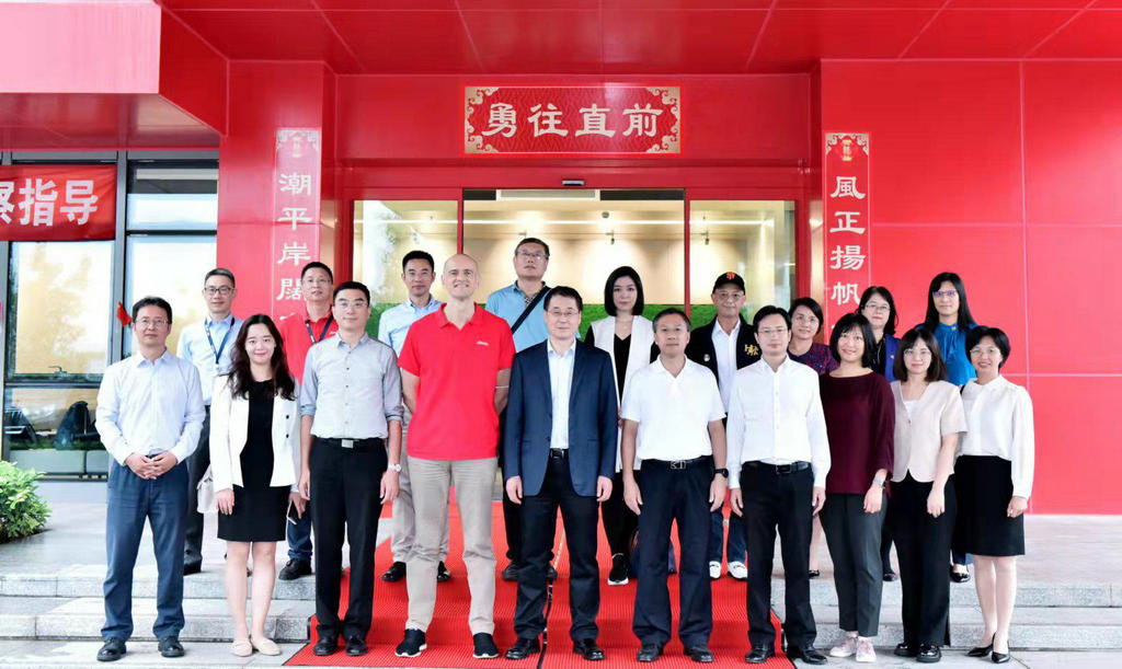 我会陪同中国协会原高强副会长走访维他奶公司.jpg