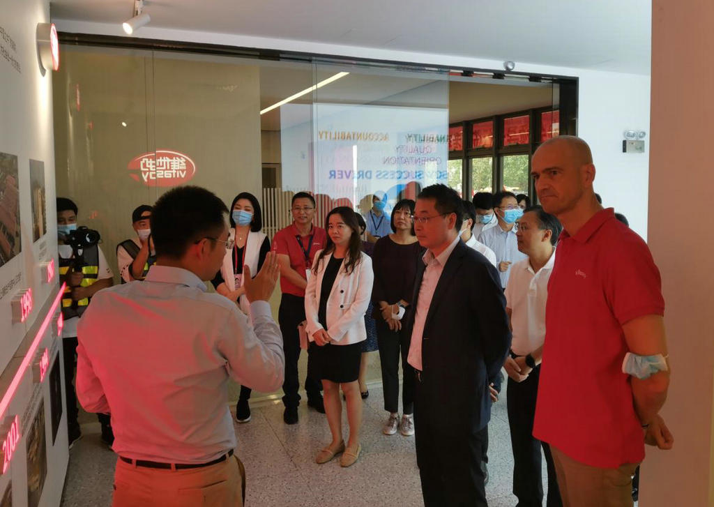 我会陪同中国协会原高强副会长走访维他奶公司 (3).jpg