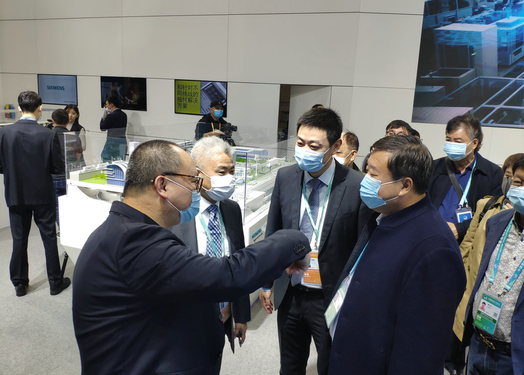 陈越华会长率团参观第三届中国国际进口博览会 (2).jpg