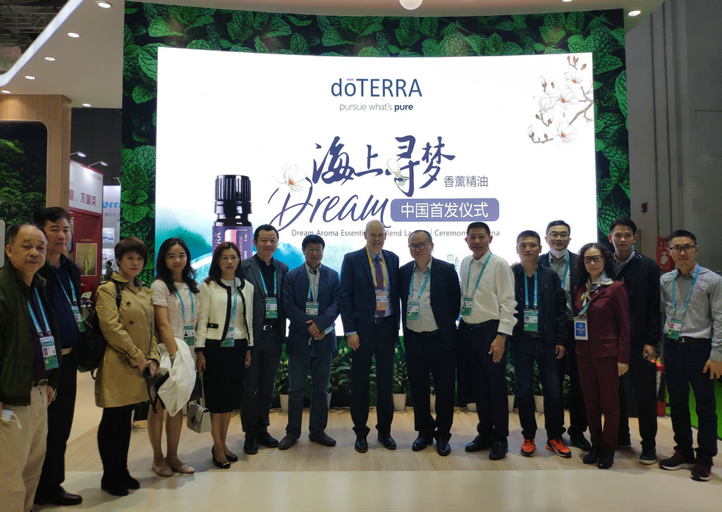 陈越华会长率团参观第三届中国国际进口博览会 (9).jpg