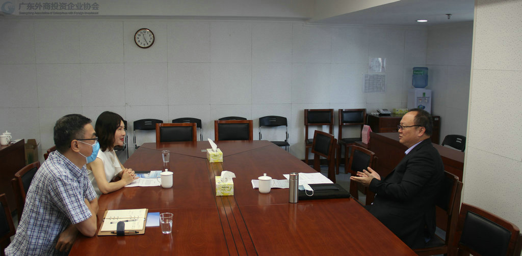 陈越华会长积极调研外资企业（沃尔玛）复工复产情况.jpg