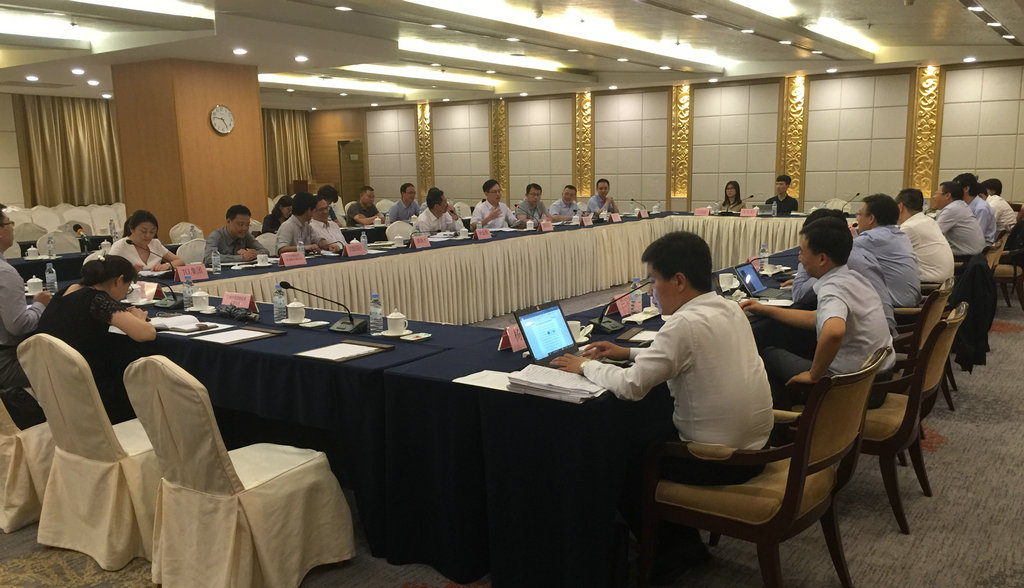 我会组织会员企业参加国务院发展研究中心召开的当前经济形势调研会议.jpg
