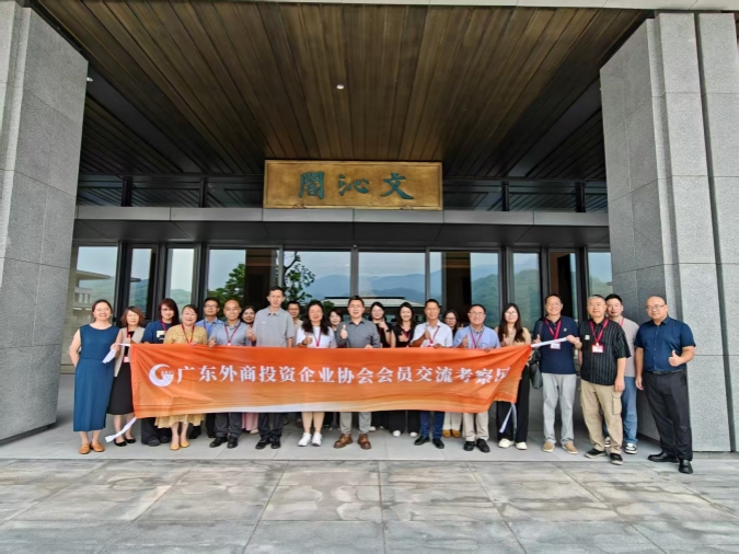 参观中国国家版本馆广州分馆_副本.jpg