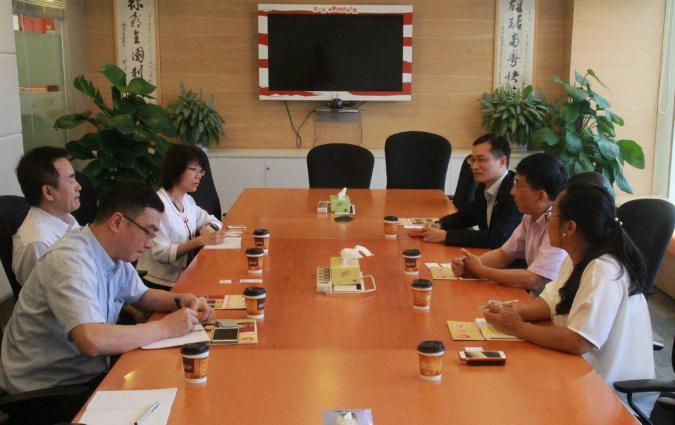 黄裕坤副会长赴麦当劳调研.JPG